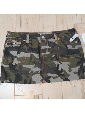 True Religion Camo Mini Skirt NWT Raw Hem Y2K Streetwear 31